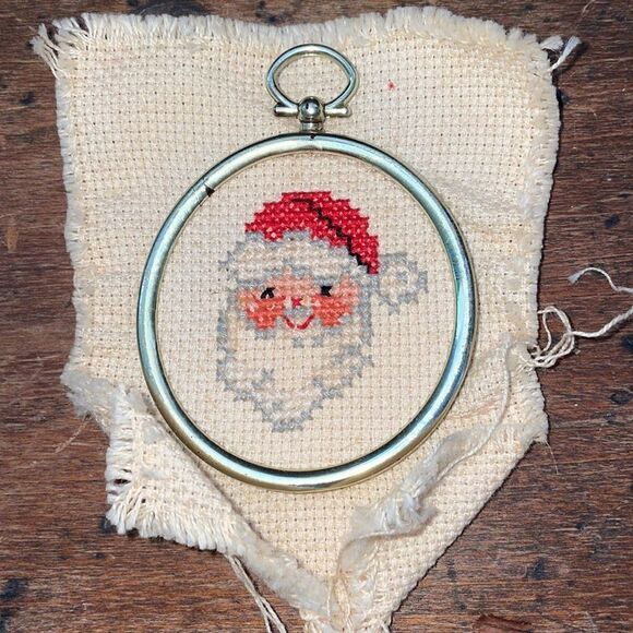 Set of 2 vintage homemade/handmade Santa Christmas ornaments in frames - Picture 2 of 8